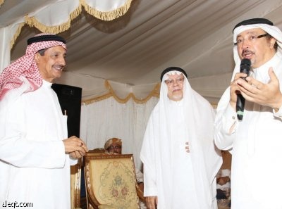 المؤرخ خلف عاشور يطلق أول كتاب يرصد تاريخ المعلم محمد عوض بن لادن