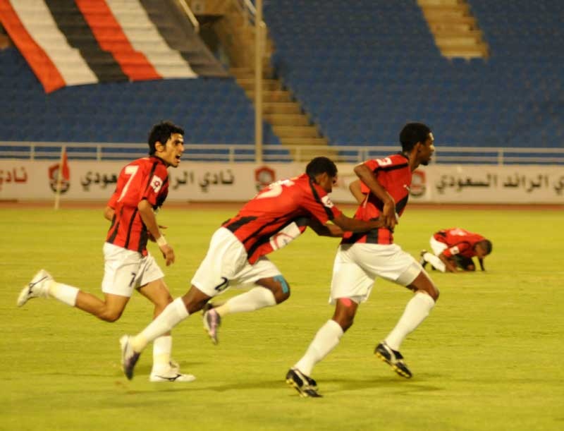 الهلال والاتحاد والرائد في صدارة دوري "زين" السعودي