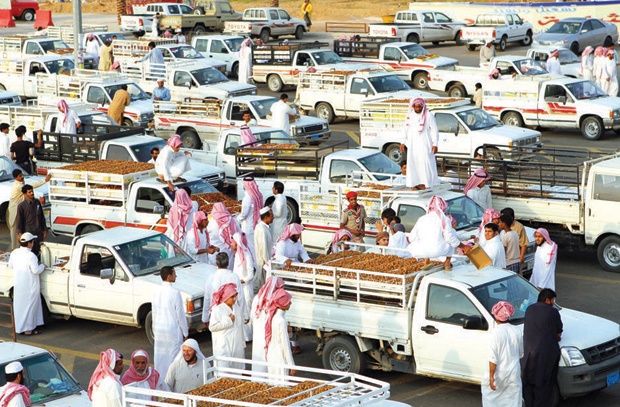تمور القصيم ترفع الطلب على الكرتون إلى 40 مليون عبوة مختلفة المقاسات