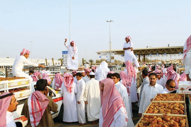 تمور القصيم ترفع الطلب على الكرتون إلى 40 مليون عبوة مختلفة المقاسات