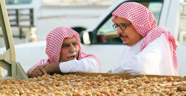 تمور القصيم ترفع الطلب على الكرتون إلى 40 مليون عبوة مختلفة المقاسات