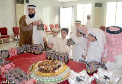 العيدية من «حب القريض» إلى التفنن في تقديمها بأسلوب عصري