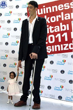 فتاة تركية تدخل موسوعة غينيس كأقصر إنسان في العالم