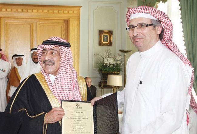 الأمير مقرن يكرم رجال الأعمال في جدة على مساهمتهم في دعم جامعة البيان