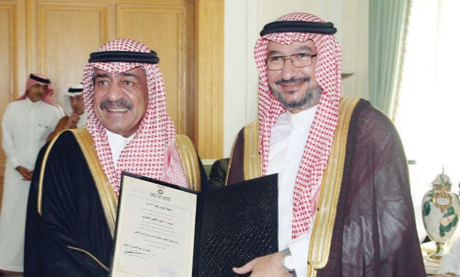 الأمير مقرن يكرم رجال الأعمال في جدة على مساهمتهم في دعم جامعة البيان