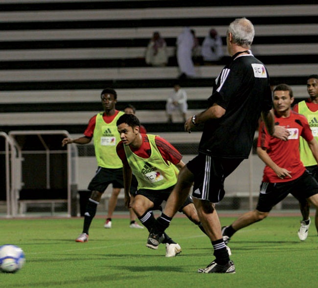 الهلال يتدرب سرا على «الثابتة».. والغرافة يهدد بهدف مبكر