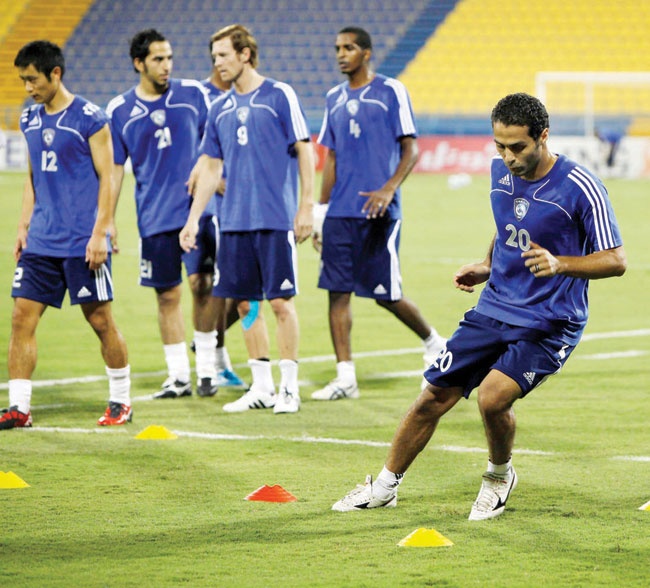 الهلال يتدرب سرا على «الثابتة».. والغرافة يهدد بهدف مبكر