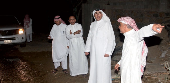 أمين جدة يقف بعد منتصف الليل على أحياء شرق جدة ويرصد مستوى النظافة