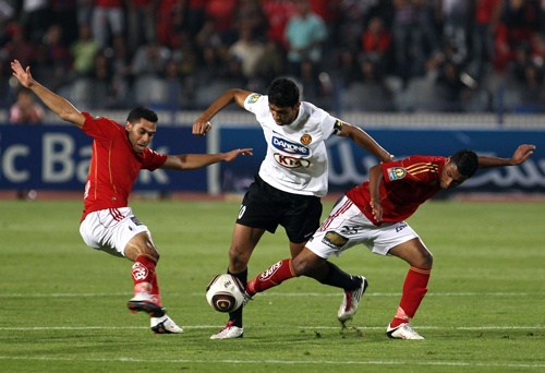 الأهلي المصري والترجي التونسي..اعتداءات على الشرطة وسجن مشجعين تونسيين بعد فوز الأهلي