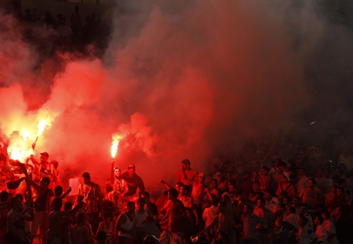 الأهلي المصري والترجي التونسي..اعتداءات على الشرطة وسجن مشجعين تونسيين بعد فوز الأهلي