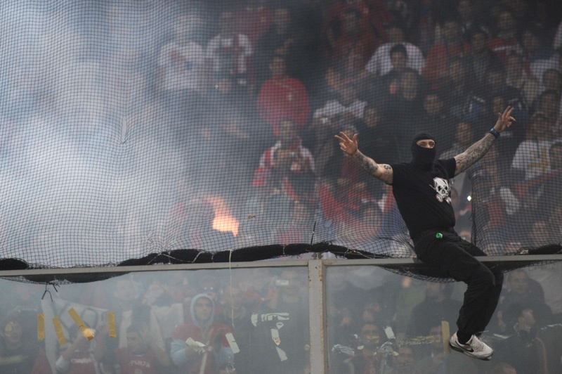 إلغاء مباراة إيطاليا وصربيا في تصفيات أمم أوروبا بسبب شغب الجماهير