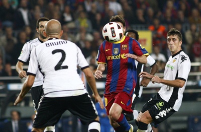 برشلونة يحول تأخره إلى فوز أمام فالنسيا وريال مدريد يصعد للصدارة