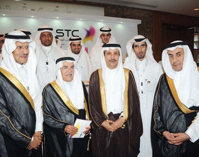وزير البترول يكرم «الاتصالات السعودية» لرعايتها الاستراتيجية للندوة الدولية