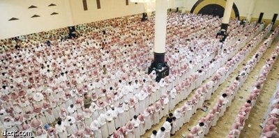 نغمات «المحمول» تحرم المصلين الخشوع وتشتت الأذهان في الصلاة