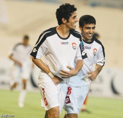 الوحدة يزيح الرائد عن «الخامس»