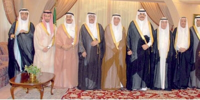 أمير الشرقية يستقبل أبناء أسرة  عبد الله كانو