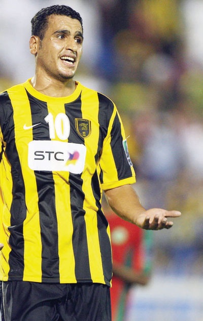 مدرب الاتحاد يركن زيايه  على الدكة