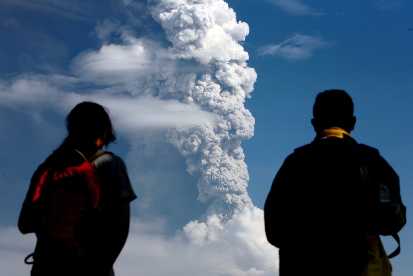 بركان جبل ميرابي في إندونيسيا يثور مجددا في أكبر ثورة له حتى الآن