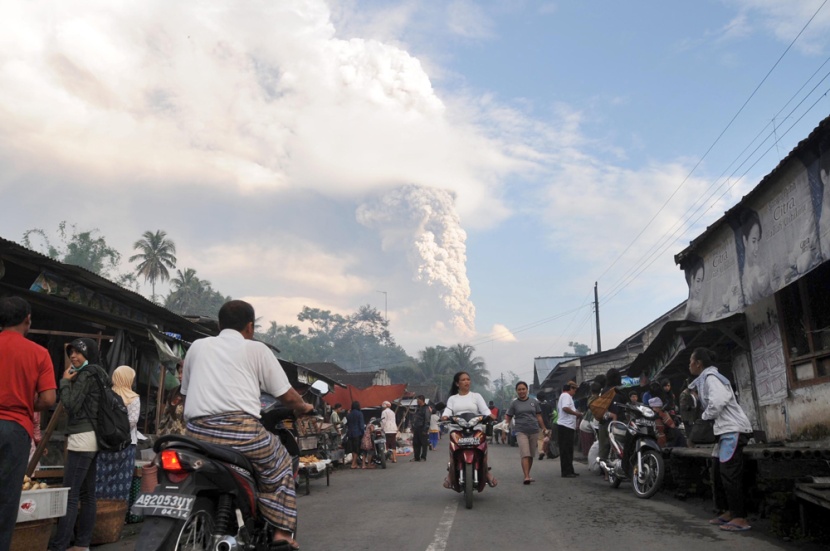 بركان جبل ميرابي في إندونيسيا يثور مجددا في أكبر ثورة له حتى الآن