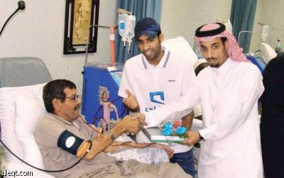 «موبايلي» وعبده عطيف يواسيان مرضى الفشل الكلوي