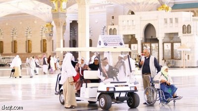 10 سيارات golf car لنقل المسنين وذوي الاحتياجات الخاصة في ساحات الحرم
