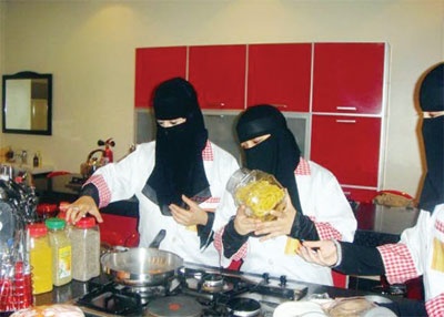 مطاعم نسائية من وراء حجاب