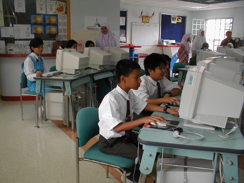 ماليزيا تدخل التربية الجنسية في المدارس العام المقبل