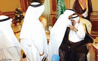 من كل بقاع الأرض يتوحد الدعاء: شفاك الله يا ملك القلوب