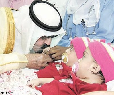 من كل بقاع الأرض يتوحد الدعاء: شفاك الله يا ملك القلوب