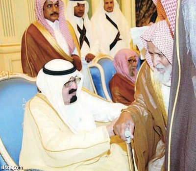 من كل بقاع الأرض يتوحد الدعاء: شفاك الله يا ملك القلوب