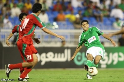 هاتريك القحطاني يزيح النصر من الصدارة .. والاهلي يضرب بخماسية