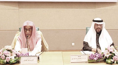 د. حسن الهويمل: كنت أغافل أمين المكتبة لأحتفظ لنفسي بمقالات الزيات