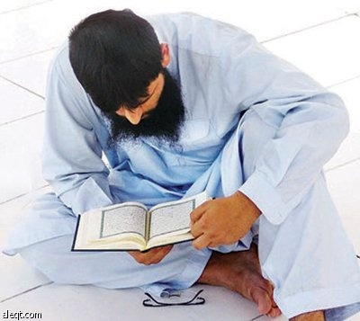 الشيخ المنيع: ينبغي ألا تكون تلاوة القرآن محل تكسب واكتساب .. والدعاء الجماعي بعد الصلاة بدعة