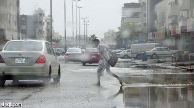 أمطار جدة.. استئناف الرحلات في المطار والأمانة تضاعف جهودها  لإزالة تجمعات الأمطار
