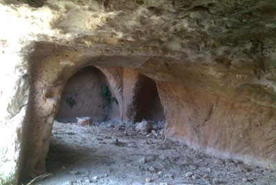 قلعة معترم في سوريا .. تحفة أثرية نادرة ولوحة ناطقة على الصخور