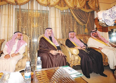 بحضور الأمير فيصل بن سلمان .. أعيان الزلفي يجتمعون لدعم «وقف إنسان»