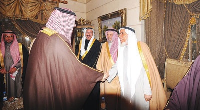 بحضور الأمير فيصل بن سلمان .. أعيان الزلفي يجتمعون لدعم «وقف إنسان»