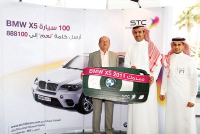 STC تسلم أول دفعة أسبوعية من سيارات BMW X5 الـ 100 للرابحين