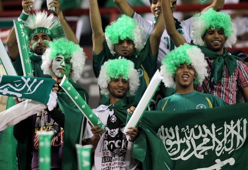 تقديراً لحضورهم .. سلطان بن فهد يوجه بزيادة تذاكر الجماهير السعودية