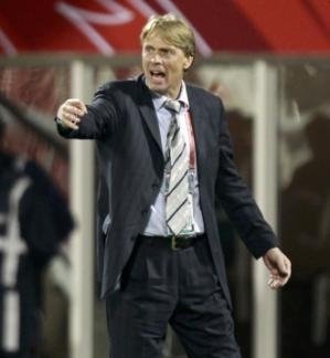 عباس لاعب العراق.. سيدكا مدرب قليل الخبرة ولا يصلح لتدريب الفريق