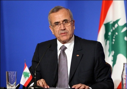 الرئيس اللبناني يعتبر حكومة الحريري مستقيلة ويطلب منها تصريف الأعمال