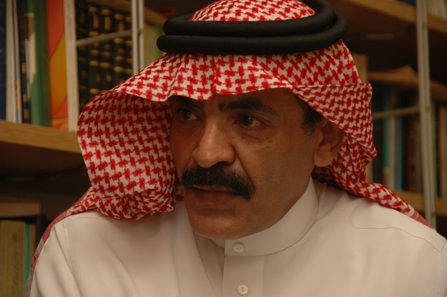 الشاعر محمد الثبيتي في ذمة الله