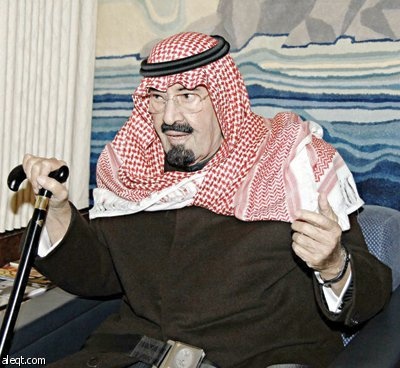 الملك يصل الدار البيضاء .. والعاهل المغربي يتقدم الاستقبال الشعبي