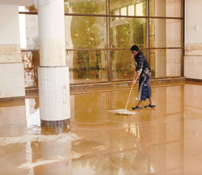 فتح طريق الحرمين والمدينة بعد رفع 8 آلاف مركبة متضررة