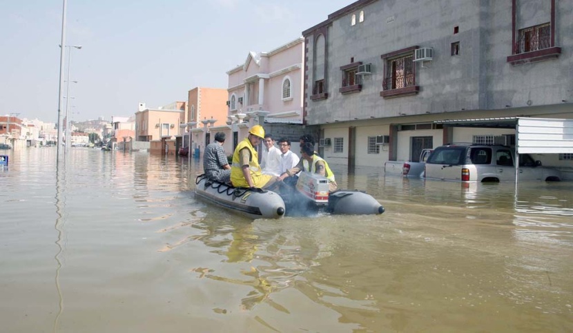الدفاع المدني: 10 وفيات و114 مصاباً وإيواء 4350 أسرة جراء أمطار جدة