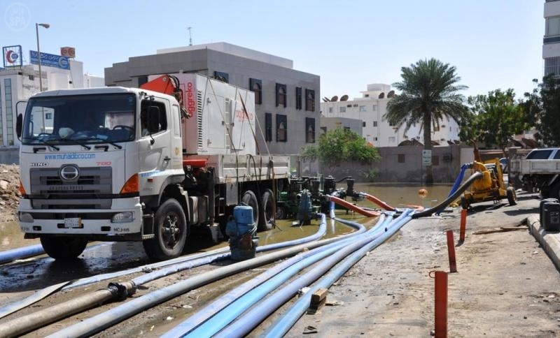 أمطار جدة: 10 وفيات سلم منها 3 جثث لذويهم وعدد الأسر التي تم إيوائها 5054 أسرة