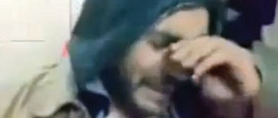تامر حسني يبكي بعد أن طرده المتظاهرون من ميدان التحرير