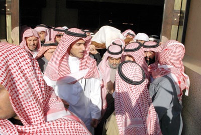 جموع غفيرة تشيع جثمان صالح الراجحي .. علم المصرفية والأوقاف
