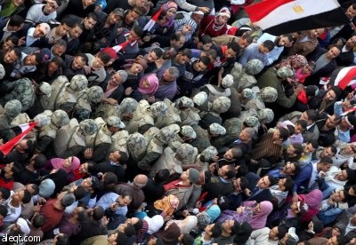 مخرج مصري يعد لفيلم يتناول يوميات متظاهري "ثورة 25 يناير"