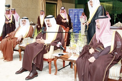 الأمير سلمان يدعو الشباب السعودي لانتهاز فرص العمل المتاحة